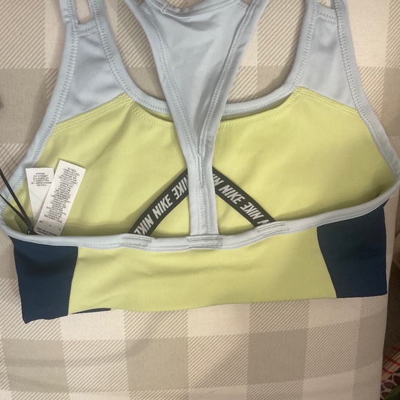 Nike sports bra. Never worn. With tags size small - Picture 2 of 3